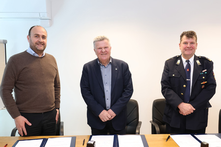 PODPIS POGODBE PGD CAJNARJE 10 FOTO LJUBO VUKELIČ